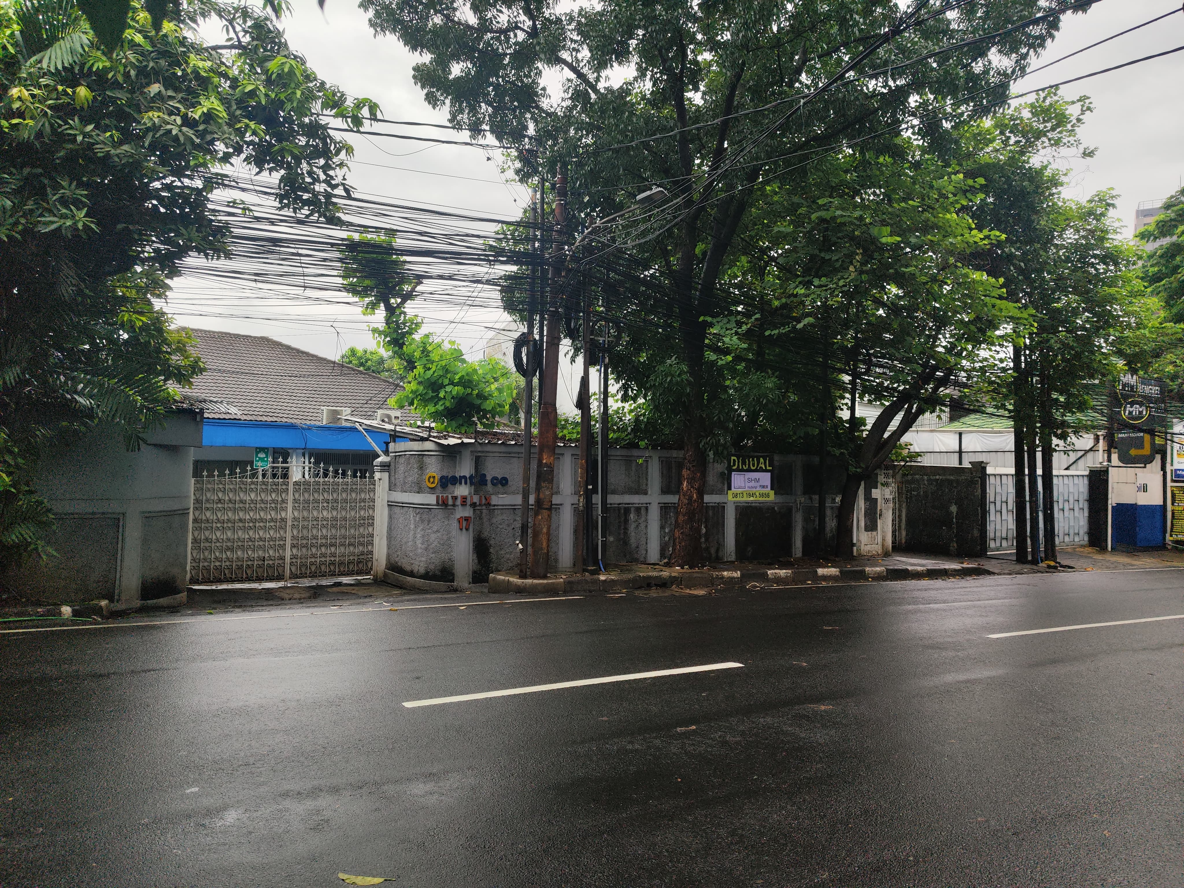 Tampak Depan Rumah Utama Duren Tiga Raya